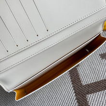 Load image into Gallery viewer, SAINT-LAMBERT WALLET (WHITE)