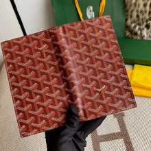 Load image into Gallery viewer, SAINT-LAMBERT WALLET (RED)