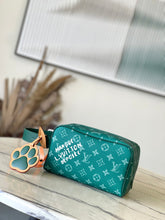 Load image into Gallery viewer, LOUIS LOCKER DOPP KIT (GREEN PAW)
