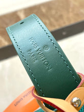 Load image into Gallery viewer, LOUIS LOCKER DOPP KIT (GREEN PAW)