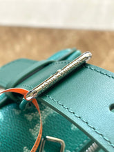 Load image into Gallery viewer, LOUIS LOCKER DOPP KIT (GREEN PAW)