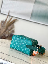 Load image into Gallery viewer, LOUIS LOCKER DOPP KIT (GREEN PAW)