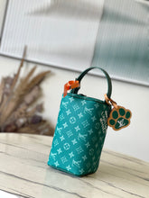 Load image into Gallery viewer, LOUIS LOCKER DOPP KIT (GREEN PAW)