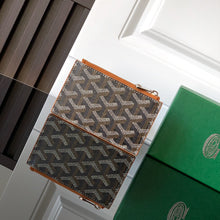 Load image into Gallery viewer, BOURBON ZIPPED CARD HOLDER (BLACK TAN)