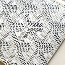 Load image into Gallery viewer, BOURBON ZIPPED CARD HOLDER (WHITE)