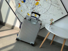 Load image into Gallery viewer, CLASSIC CABIN 36L SILVER (NAVY HANDLE)