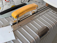 Load image into Gallery viewer, CLASSIC CABIN 36L SILVER (YELLOW HANDLE)