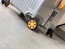 Load image into Gallery viewer, CLASSIC CABIN 36L SILVER (YELLOW HANDLE)