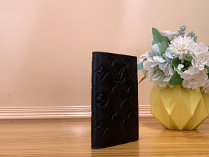 LOUIS CLASSIC MONOGRAM LEATHER PASSPORT HOLDER (BLACK)