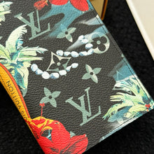 Load image into Gallery viewer, LOUIS VACATION PASSPORT HOLDER (BLACK)
