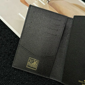 LOUIS VACATION PASSPORT HOLDER (BLACK)