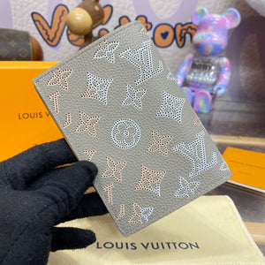 LOUIS CLASSIC MONOGRAM PASSPORT HOLDER (SAND)