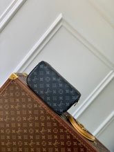 Load image into Gallery viewer, LOUIS TOILETRY MONOGRAM (BLACK)
