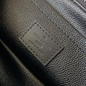 LOUIS TOILETRY MONOGRAM (BLACK)