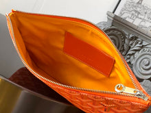 Load image into Gallery viewer, SENAT MM POUCH (ORANGE)
