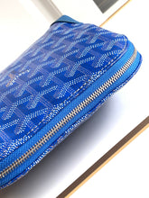 Load image into Gallery viewer, VENDOME COSMETIC POUCH (BLUE)
