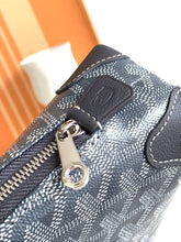 Load image into Gallery viewer, VENDOME COSMETIC POUCH (GREY)
