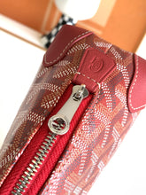 Load image into Gallery viewer, VENDOME COSMETIC POUCH (RED)
