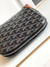 Load image into Gallery viewer, VENDOME COSMETIC POUCH (BLACK TAN)
