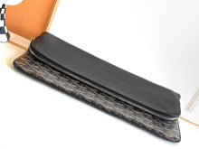 Load image into Gallery viewer, SAINTE-MARIE MM CLUTCH (BLACK)
