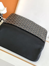 Load image into Gallery viewer, SAINTE-MARIE MM CLUTCH (BLACK)
