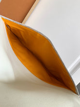 Load image into Gallery viewer, SAINTE-MARIE MM CLUTCH (WHITE)
