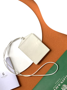 VENUS CARD HOLDER (WHITE)