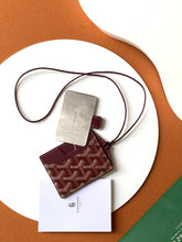 Load image into Gallery viewer, VENUS CARD HOLDER (BURGUNDY)

