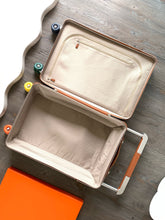 Load image into Gallery viewer, CABIN SUITCASE 24L (CARAMEL RMS)
