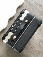 Load image into Gallery viewer, CABIN SUITCASE 24L (BLACK SUMMER)

