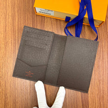 Load image into Gallery viewer, LOUIS CLASSIC CHECKED PASSPORT HOLDER (BROWN)
