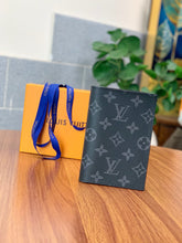 Load image into Gallery viewer, LOUIS CLASSIC MONOGRAM PASSPORT HOLDER (BLACK)
