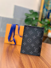 Load image into Gallery viewer, LOUIS CLASSIC MONOGRAM PASSPORT HOLDER (BLACK)
