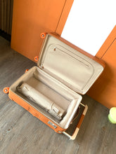 Load image into Gallery viewer, CABIN SUITCASE 24L (CARAMEL)
