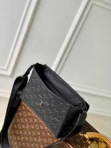 LOUIS MONOGRAM PULSE MESSENGER (ECLIPSE)