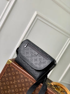 LOUIS MONOGRAM PULSE MESSENGER (ECLIPSE)
