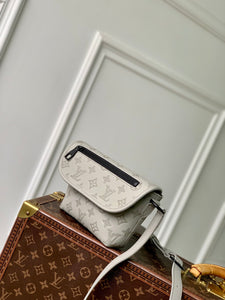LOUIS MONOGRAM PULSE (SHADOW)