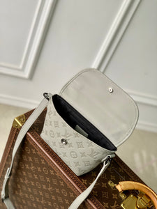 LOUIS MONOGRAM PULSE (SHADOW)