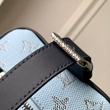 Load image into Gallery viewer, LOUIS LOCKER DOPP KIT (NAVY &amp; SKY BLUE)
