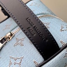 Load image into Gallery viewer, LOUIS LOCKER DOPP KIT (NAVY &amp; SKY BLUE)
