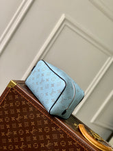 Load image into Gallery viewer, LOUIS LOCKER DOPP KIT (NAVY &amp; SKY BLUE)
