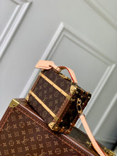 Load image into Gallery viewer, LOUIS MONOGRAM HANDLE TRUNK
