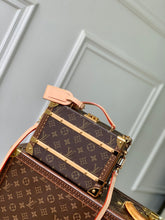 Load image into Gallery viewer, LOUIS MONOGRAM HANDLE TRUNK
