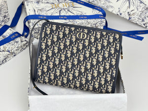 CHRISTIAN MONTAIGNE DEA POUCH (DARK BLUE)