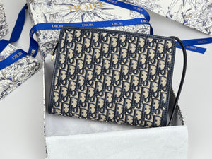 CHRISTIAN MONTAIGNE DEA POUCH (DARK BLUE)