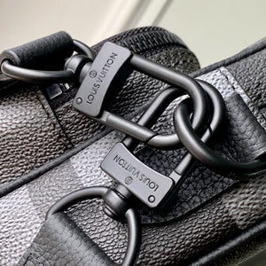 LOUIS NIL MESSENGER (PIXEL ECLIPSE)