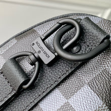 Load image into Gallery viewer, LOUIS KEEPALL BANDOULIERE 25 (PIXEL ECLIPSE)
