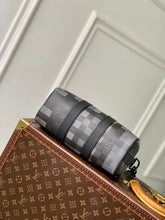 Load image into Gallery viewer, LOUIS KEEPALL BANDOULIERE 25 (PIXEL ECLIPSE)

