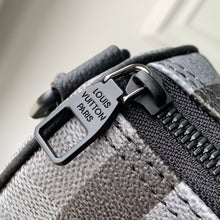 Load image into Gallery viewer, LOUIS KEEPALL BANDOULIERE 25 (PIXEL ECLIPSE)
