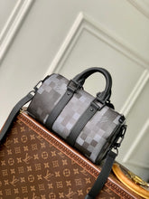 Load image into Gallery viewer, LOUIS KEEPALL BANDOULIERE 25 (PIXEL ECLIPSE)
